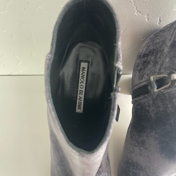 NIB Manolo Blahnik Brustalo Velvet Grey Booties Size 37 - Picture 4 of 10